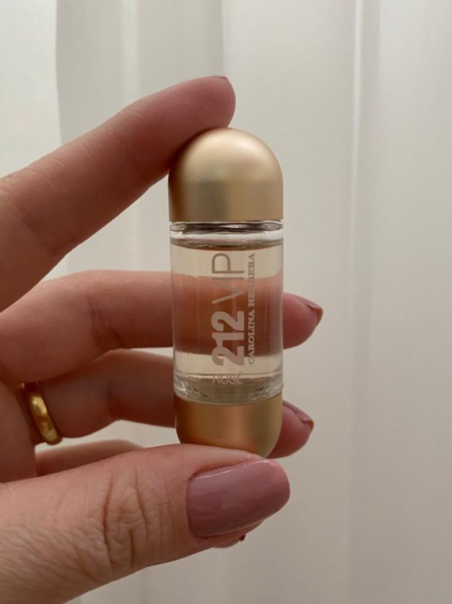 Miniatura Perfume 212 Feminino VIP Rose - Carolina Herrera - Image 3