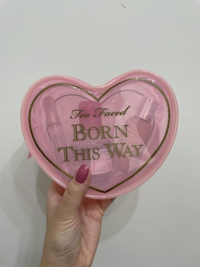 Necessaire Coração Rosa Transparente - Too Faced - Image 4