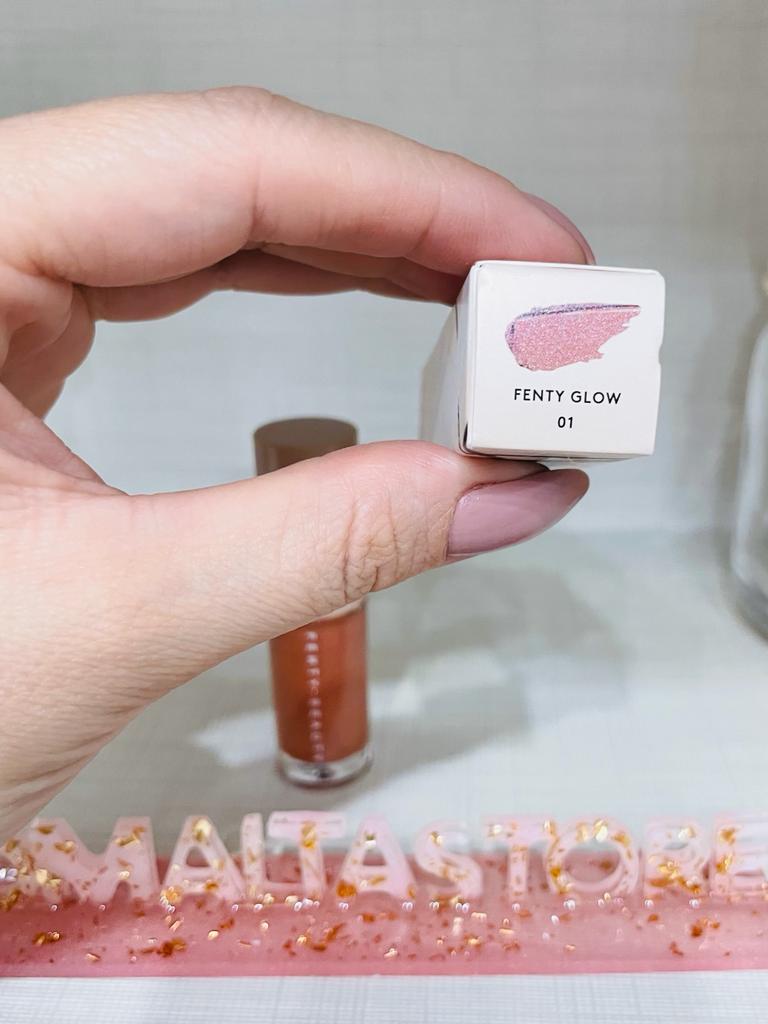 Fenty Beauty Gloss Bomb Universal Lip Luminizer in Fenty Glow Full